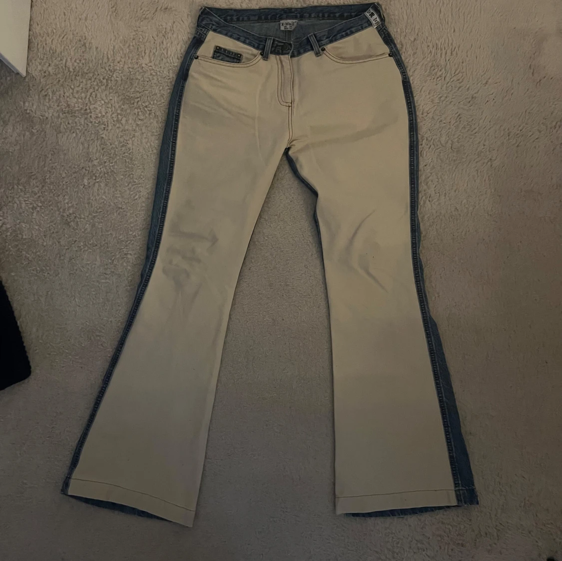 Unika Lågmidjade bootcut jeans - 2