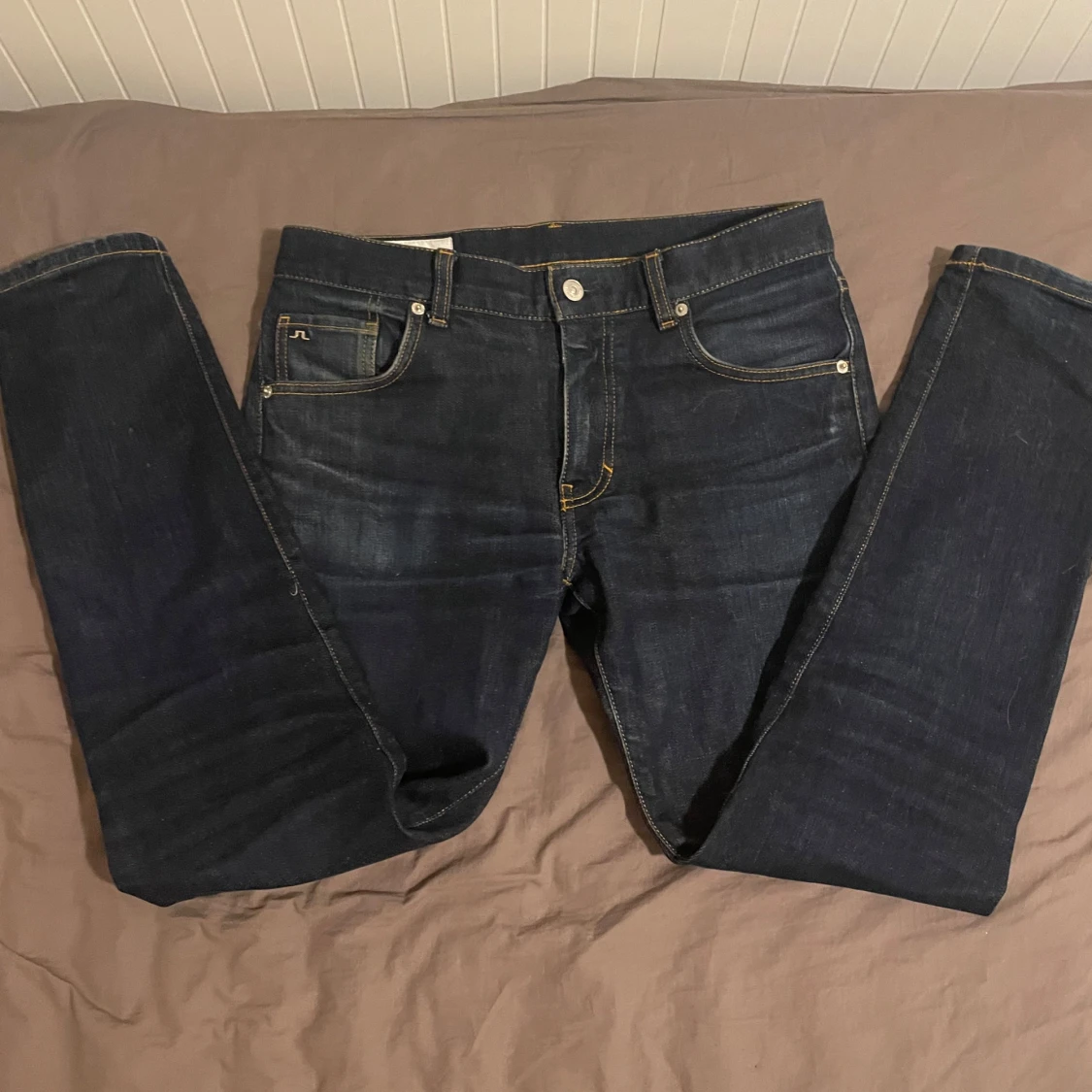 Mörkblåa jeans från J.Lindeberg - 1