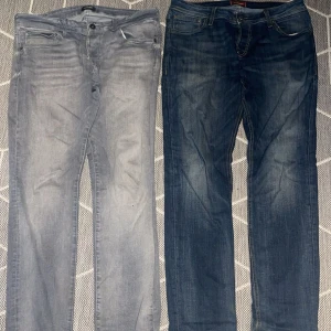 Jack&Jones jeans - Säljer ett jack & Jones bundle med två par slim/straight leg jeans tvättar allt innan frakt stl. Grå/36-32 stl.blå/34-36 skick 9/10 på båda