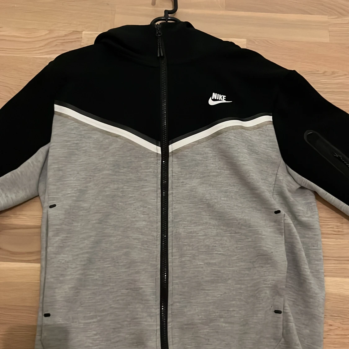 Grå/Svart Nike tech tracksuit  - 1