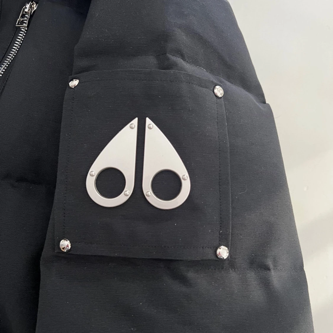 Svart dunjacka från Moose Knuckles - 2