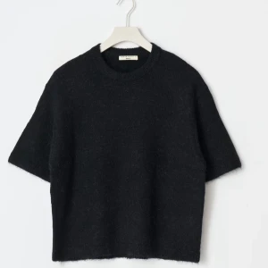 Svart kortärmad stickad tröja  - Stickad T-shirt från Gina Tricot, fint skick🌸