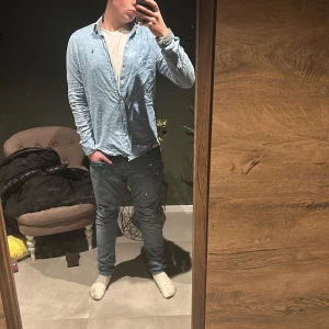 Ralph lauren - Storlek L sitter som M 9/10 skick i hål eller skador  ny pris: 1799kr