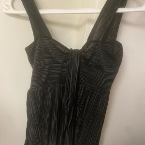 Black top - Super cute Black top Paco Rabanne liknade. XS-S. Stretchy material never used.