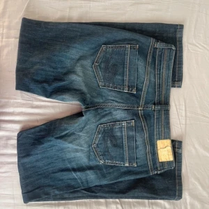 Edc by Espirit jeans - Lågmidjade bra sick!                                               Midjemått: ca 38.                                                      Inerbenslängd: ca 75.                                              Storlek skulle ja säga s/xs!Pris kan diskuteras vid snabb affär! Sickar samma dag eller dagen efter köp!💕💕