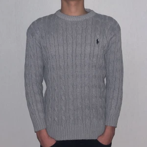 Ralph Lauren tröja  - Sälja min tröja Rl . Storlek är M. Model är 180cm. Pris kan diskuteras.