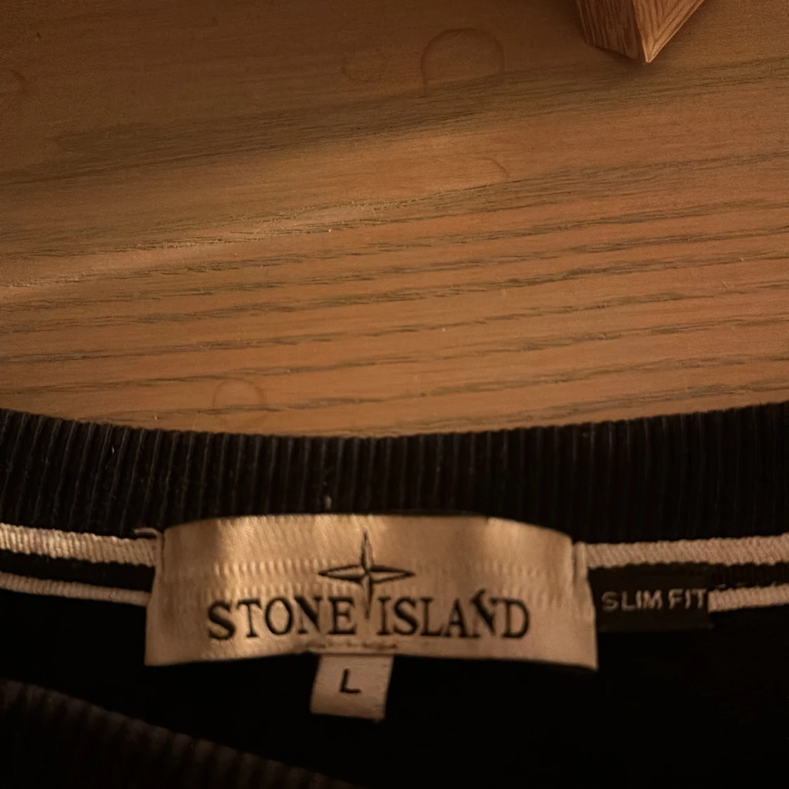 Svart tröja med kamouflagemönster från Stone Island - 3