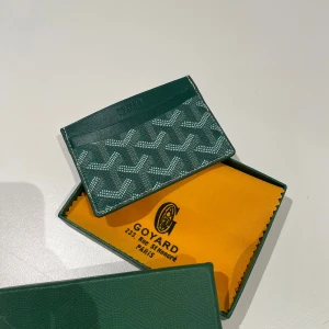 Korthållare - En fet korthållare äkta kostar 8000 kr 