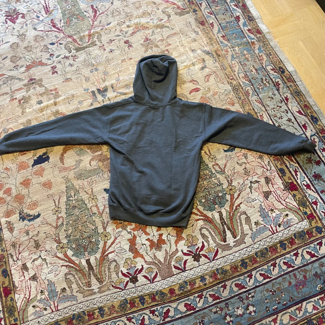 Grå hoodie med real tree camo i luvan  - 1