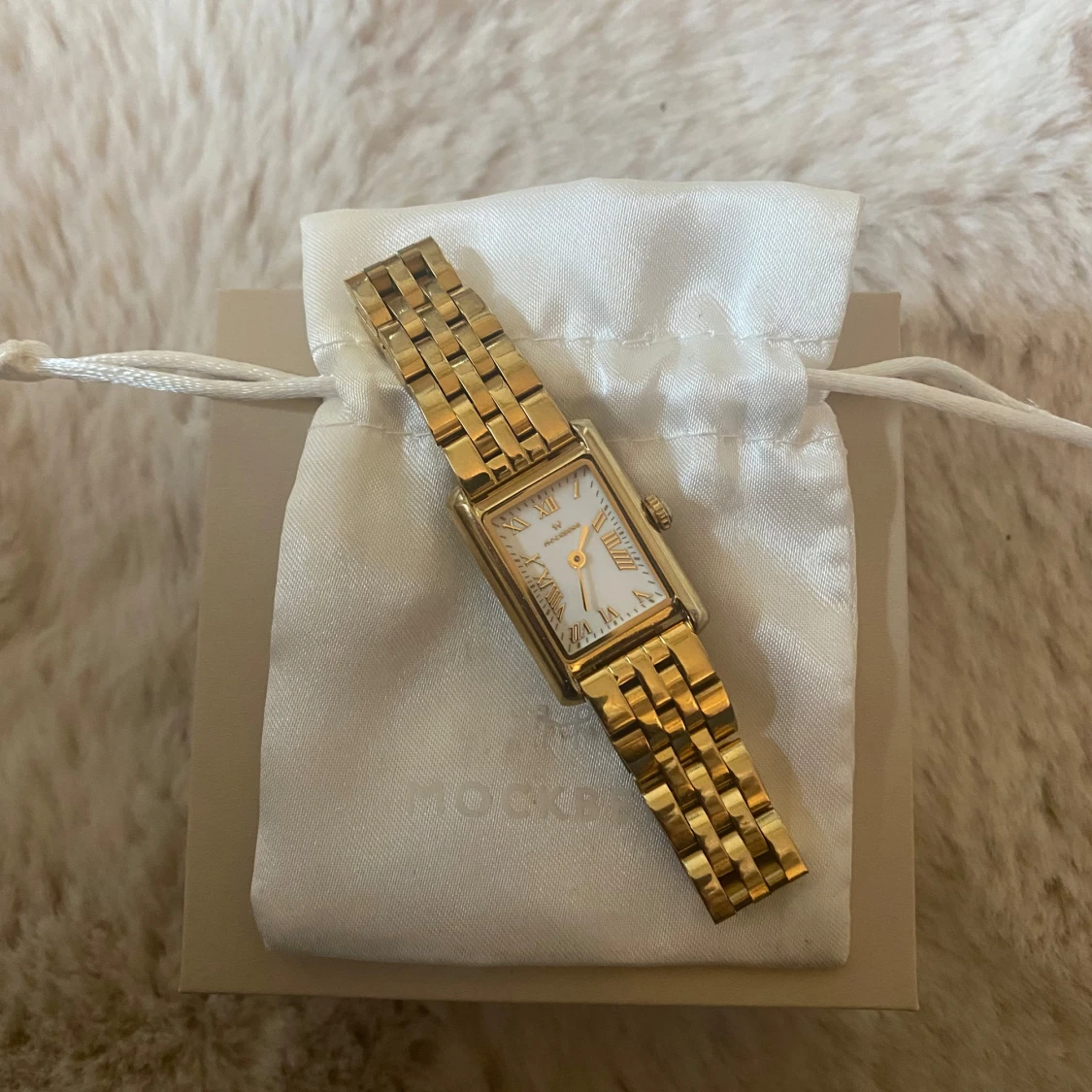 Guldfärgad klocka från Mockberg