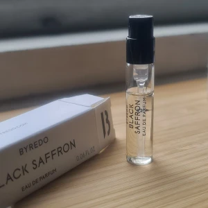 Byredo Black Saffron 2ml sample - Provad några gånger, mängd kvar som på bilden. Köpt december 2024.