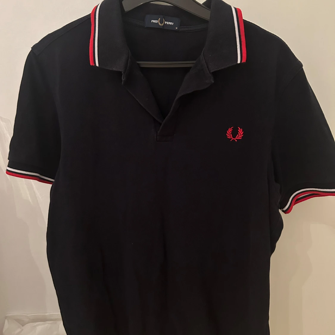 Svart pikétröja från Fred Perry