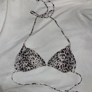Leopard bikini - Jättefin leopard bikini överdel. Knappt använd.  Strl XS, pris kan diskuteras💗