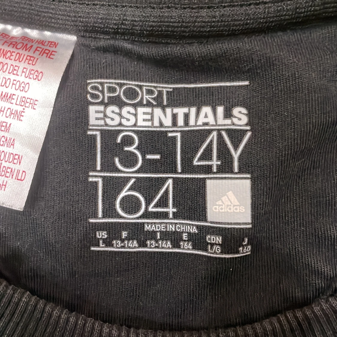 Svart tröja från Adidas med orange logga - 2