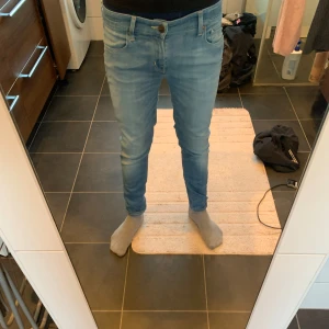 Jacob cohen jeans  - Ett par snygga Jacob cohen jeans i slim fit w 28 L 30 pris 899 pris kan diskuteras vid snabb affär skick 8/10
