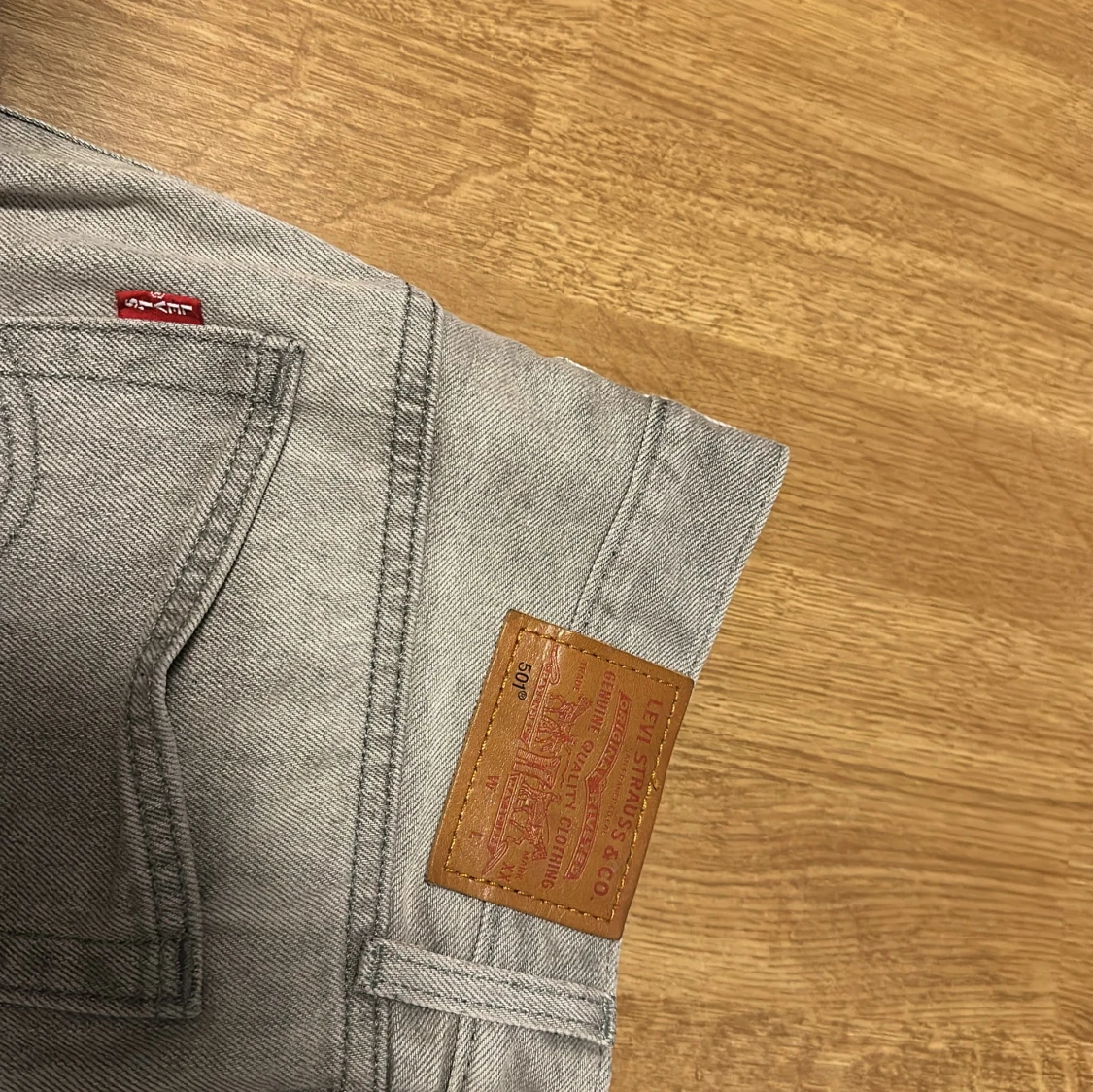 Grå Levis jeans - 93