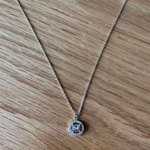 Lily and rose halsband  - Lily and rose Miranda halsband i färgen Vintage Rose. Använt ett fåtal gånger 