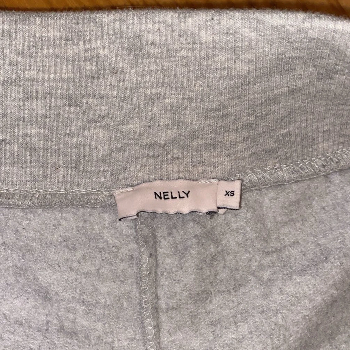 Grå mjukisbyxor från Nelly - 92
