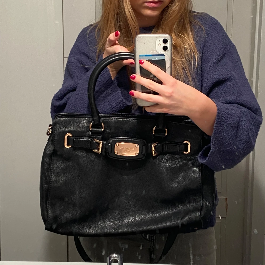 Svart skinnväska från micheal kors - 90