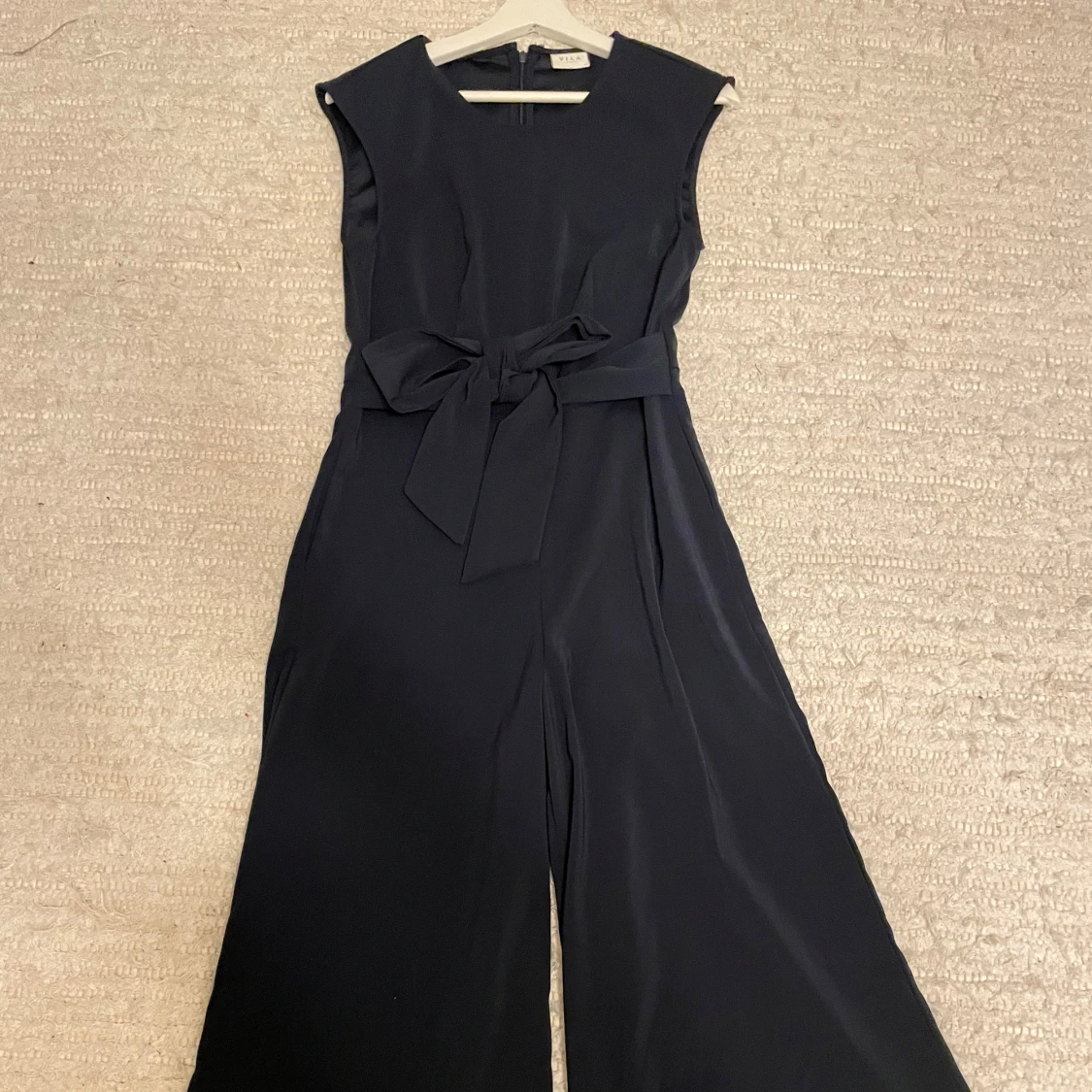 Marinblå jumpsuit från Vila - 91