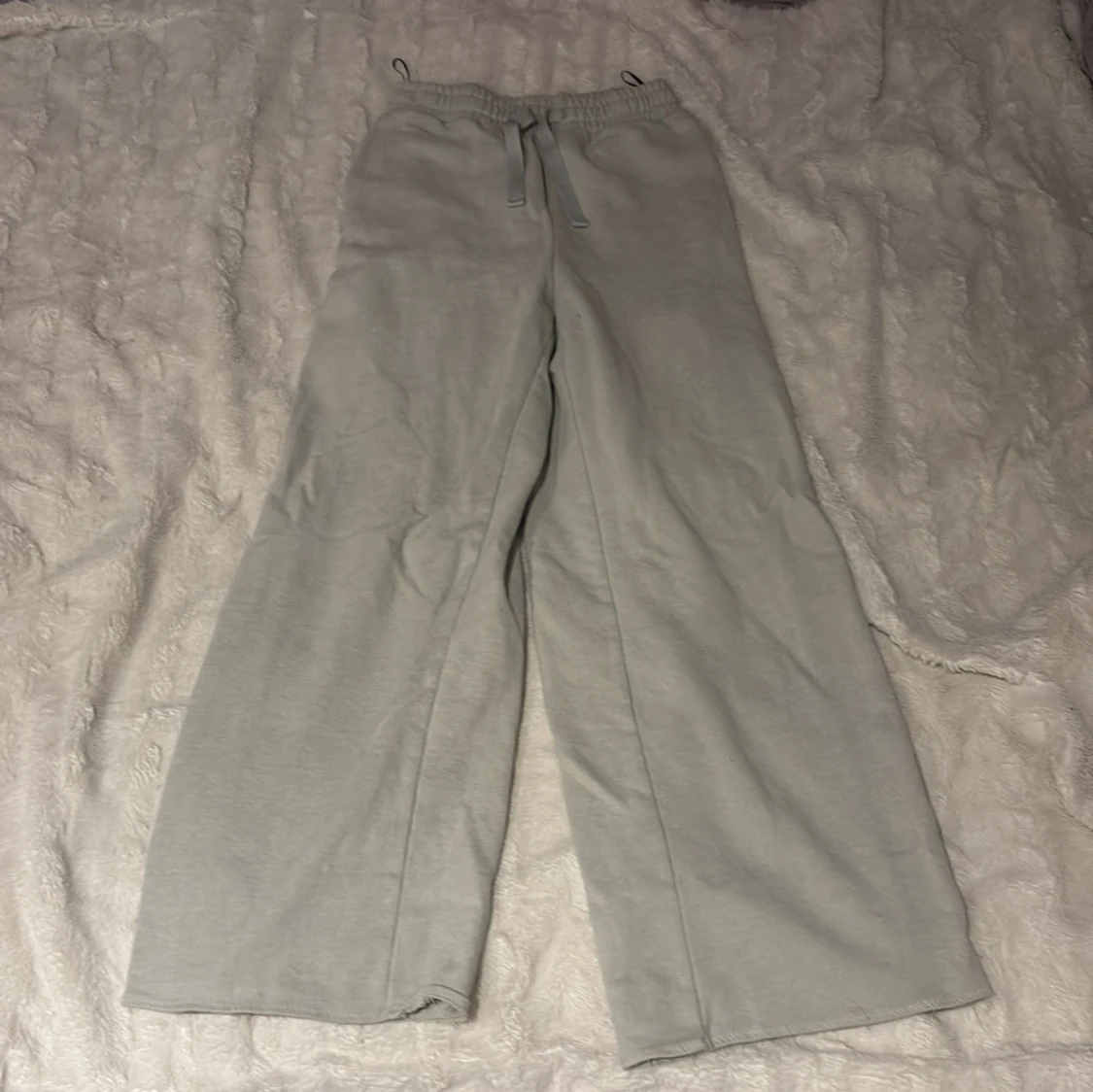 Ljus gröna mjukisbyxor från H&M