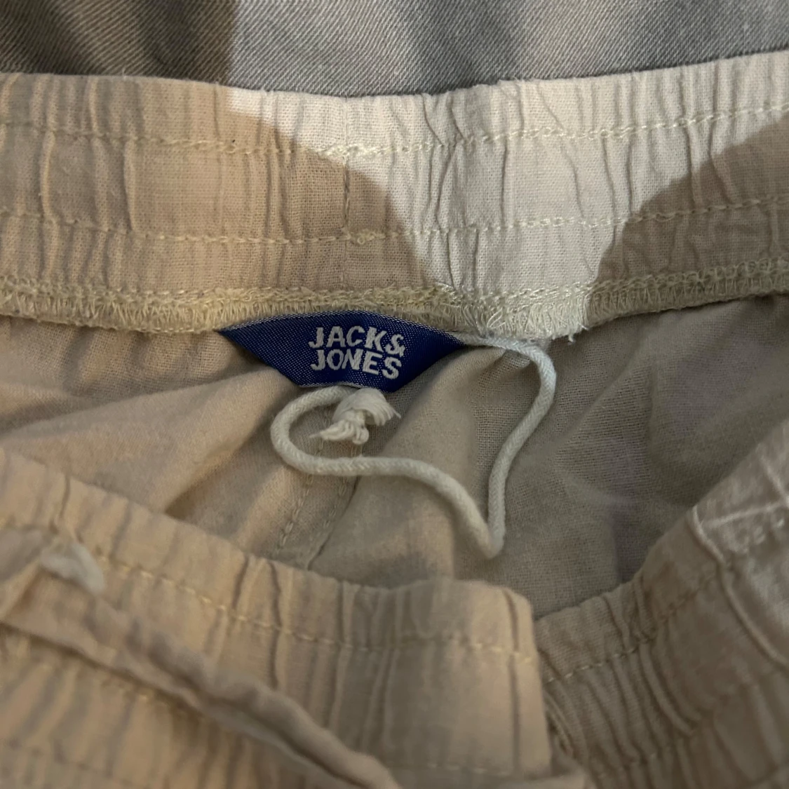 Två par byxor från Jack & Jones och ett par ifrån Lindex - 92