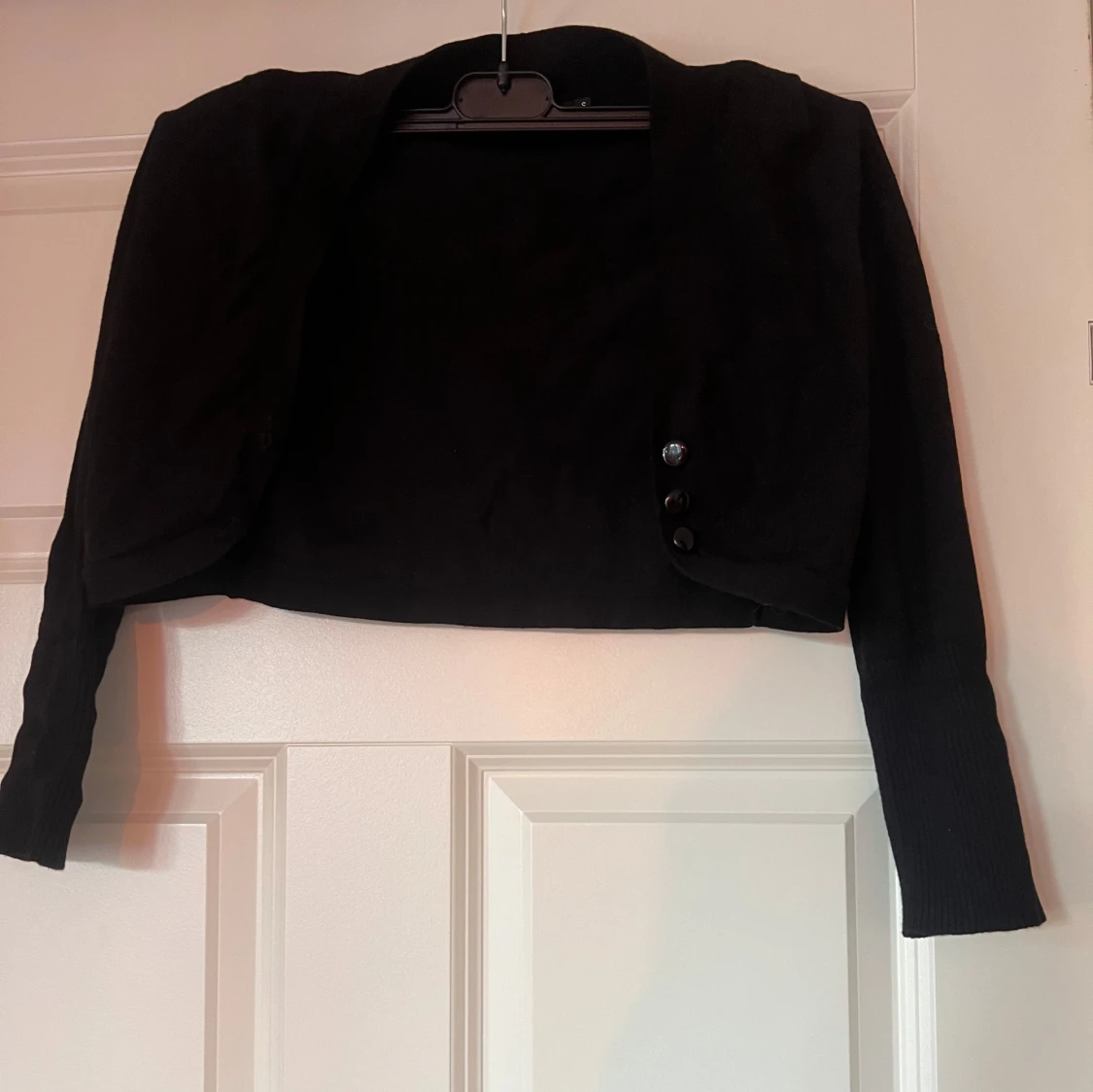 Svart bolero i nyskick