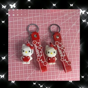 Hello Kitty nyckelringar - Hello Kitty nyckelringar, helt oanvända :3 35 kr styck ! Pris går ej att diskuteras :( Swish betalningar går också bra! Om du ska använda köp nu kontakta gärna innan ♡ 