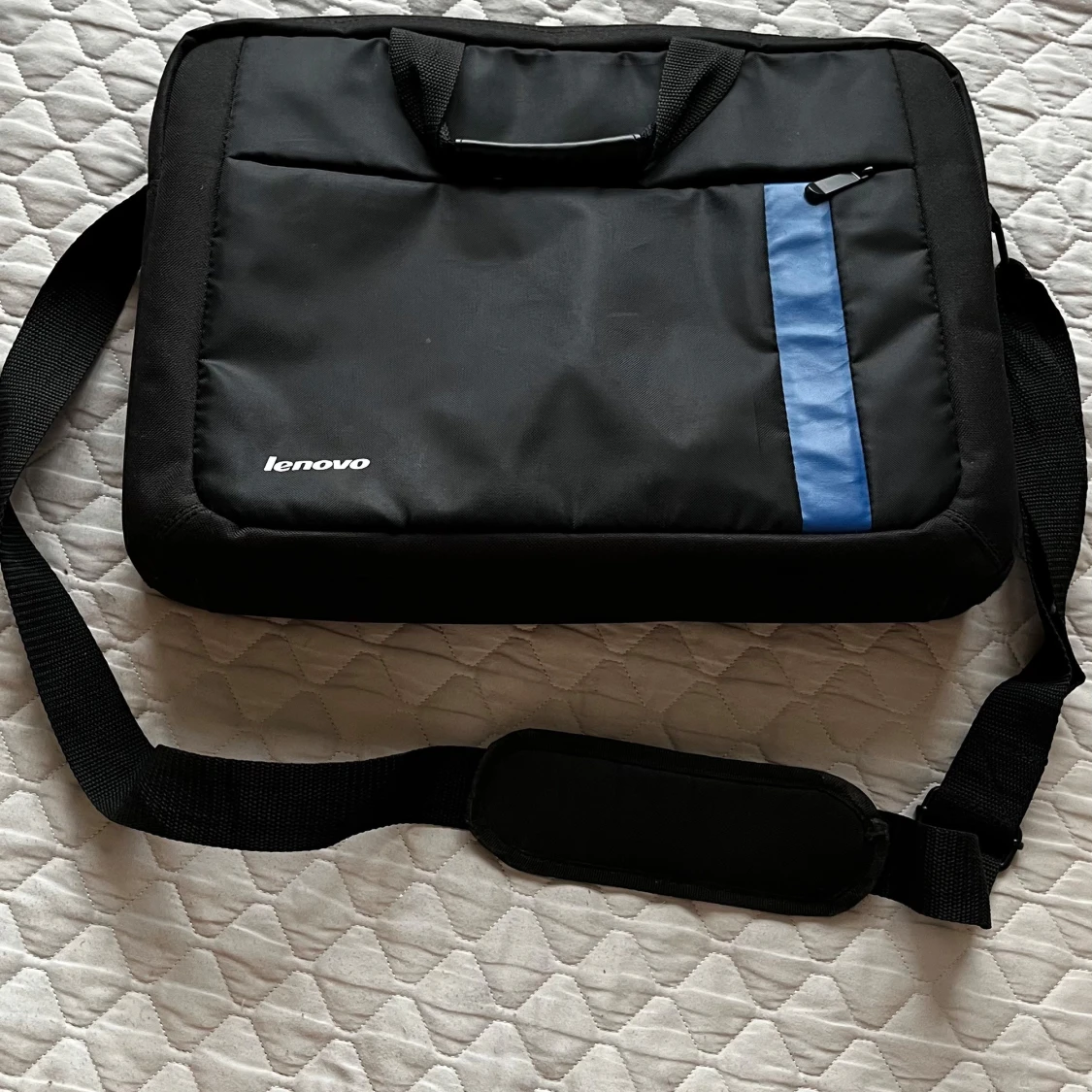 Svart datorväska från Lenovo