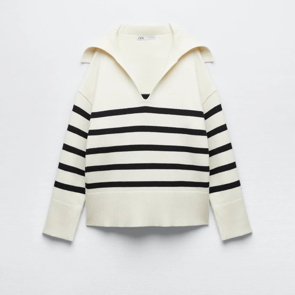 Randig stickad tröja