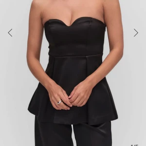 Stockh LM topp - Så fin bandeau topp i satin från Stockh LM💖aldrig använd så nyskick. 