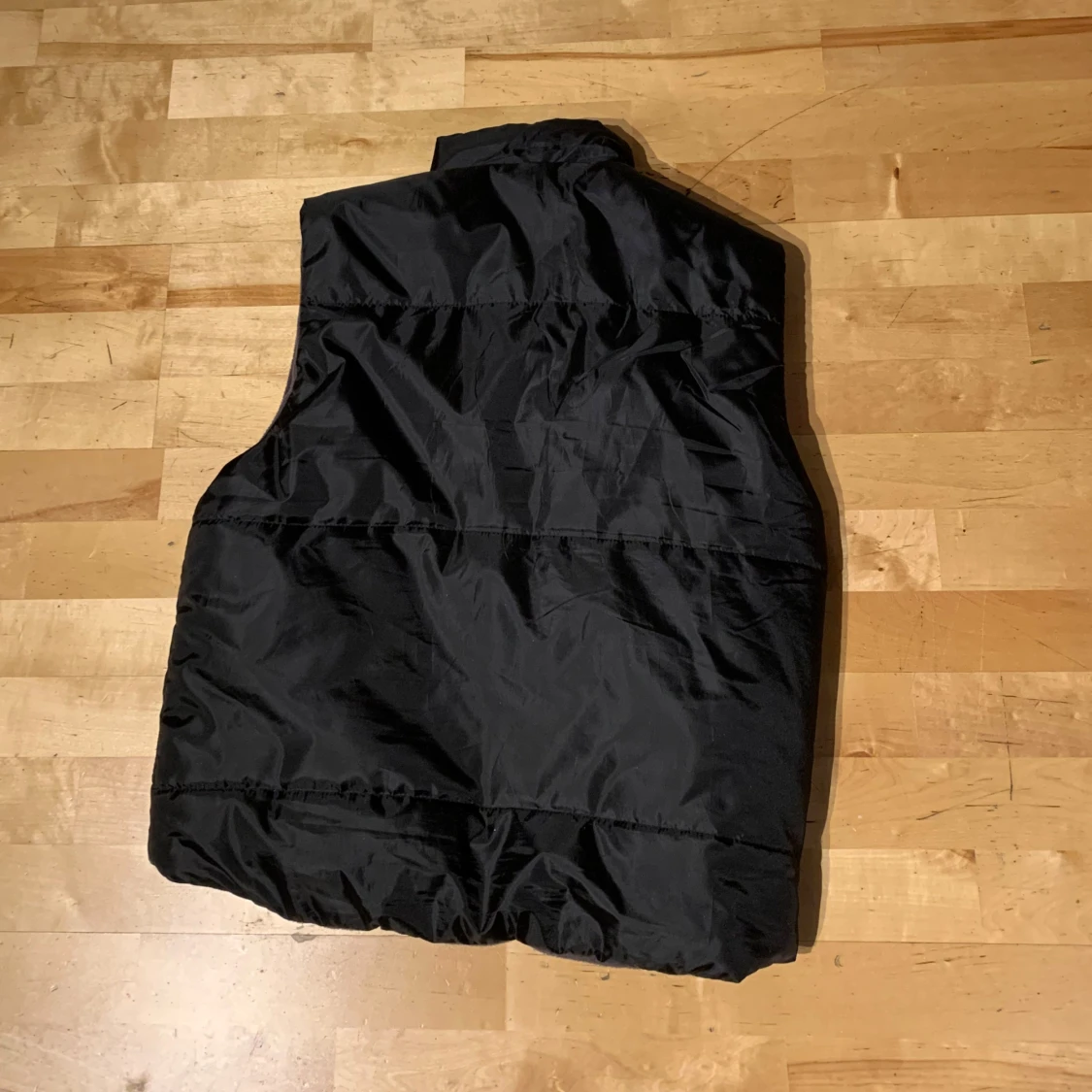 Svart dunväst från Poetic Collective - 90