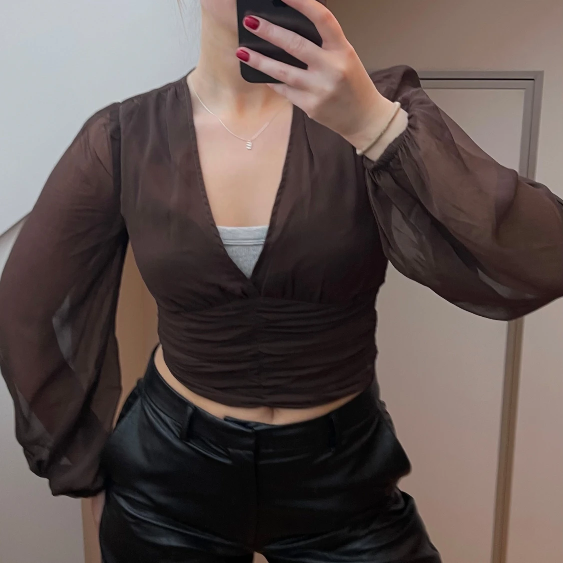 Brun omlottopp/blus från Bik Bok