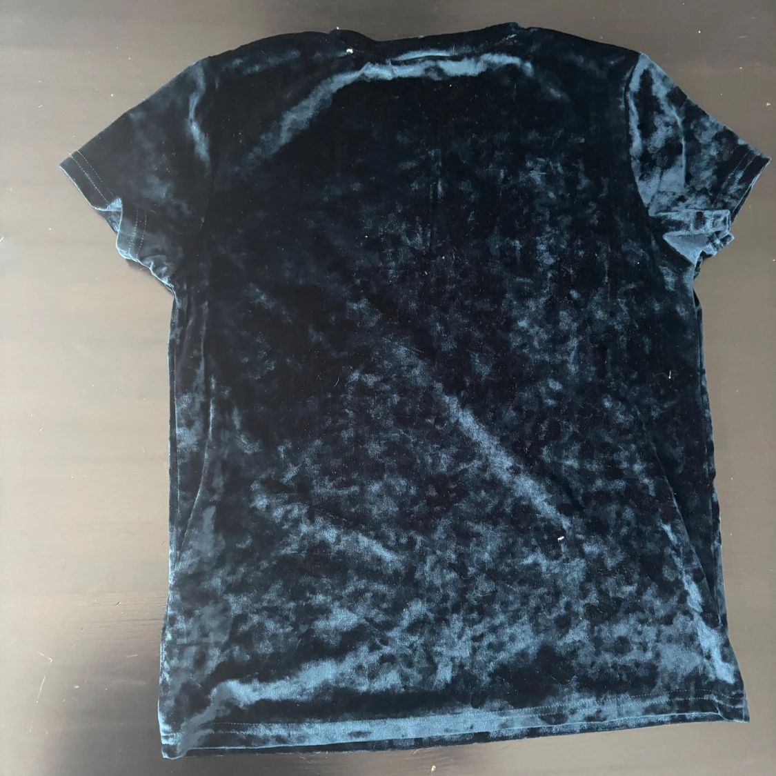  Blå sammetst-shirt med text - 90