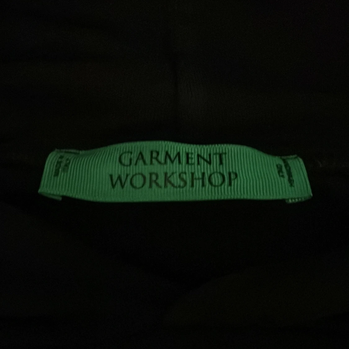 Svart hoodie från Garment Workshop - 91