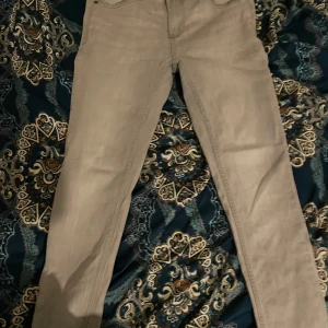 Jeans grå - För liten 😀