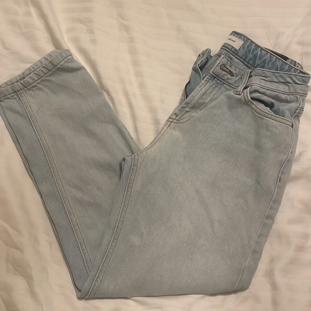 Riktigt stiliga jeans från grunt slim fit 🤝 passar dig som är runt 150-160🙌🔥. Jeans & Byxor.