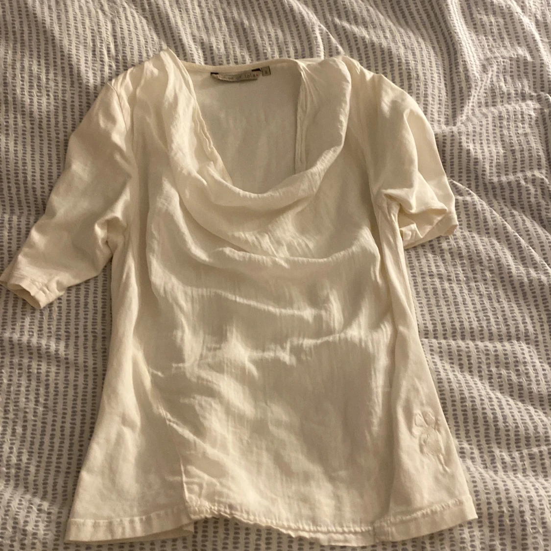 Fin T-shirt blus från house of lola