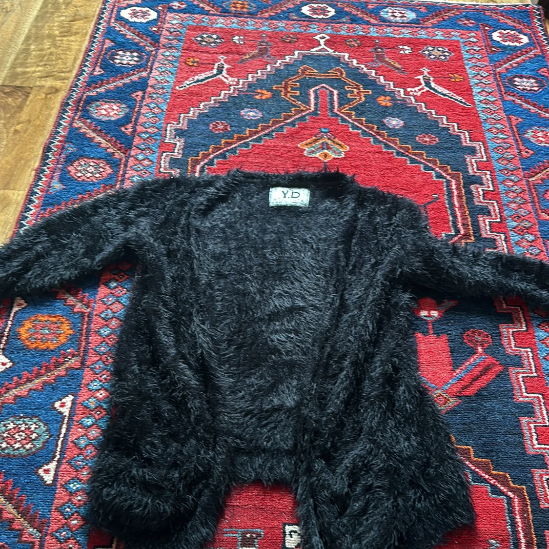 Svart fluffig kofta från Y.D