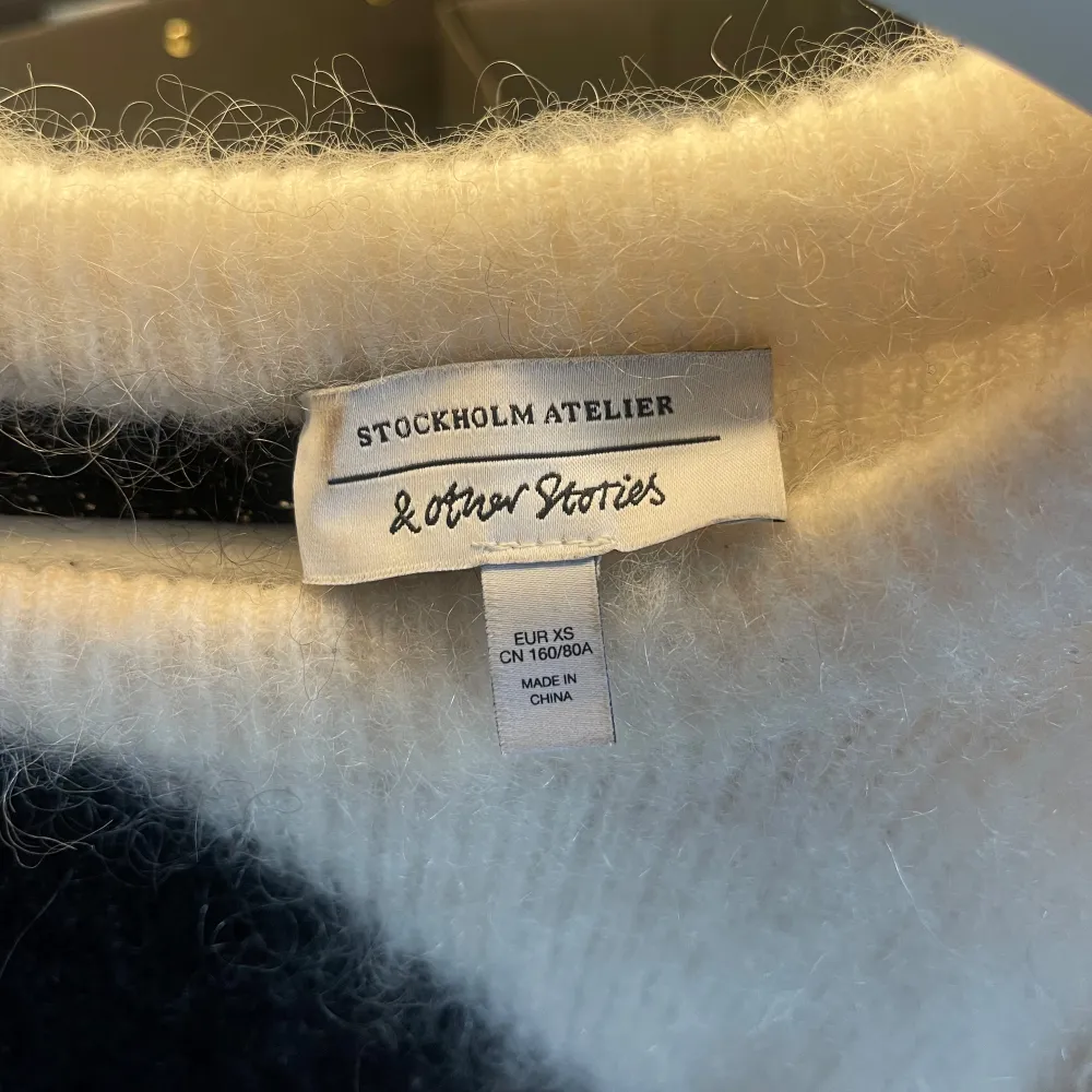 mohair tröja från & other stories. använd fåtal gånger men inga defekter. Stickat.