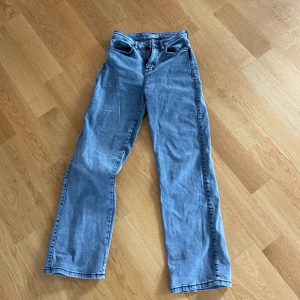 Gråa Jeans från MadLady  - Bra skick, knappt använda, normala i storleken 