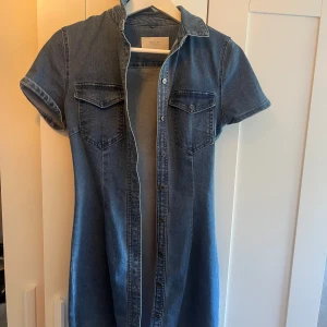 jeans klänning!!  - använd 1 gång. 