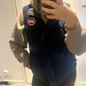 Canada Goose Vest - Lovely Canada Goose Vest in navy colour! size M🩷 Only used couple times🫶🏼Ask for more pictures💌