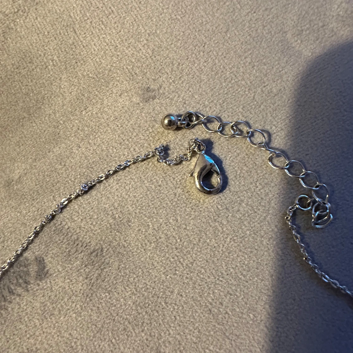 Silverhalsband med bokstavsberlock - 92