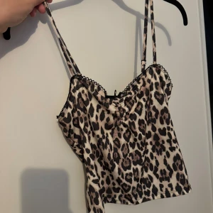 Leopar top från Gina - Helt ny topp med prislapp kvar! 100 kr. st M