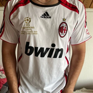 Ac milan tröja - En fin ac milan tröja, storlek L i bra skick