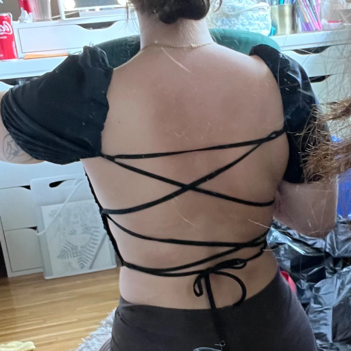 Svart kortärmad topp med snörning - 90