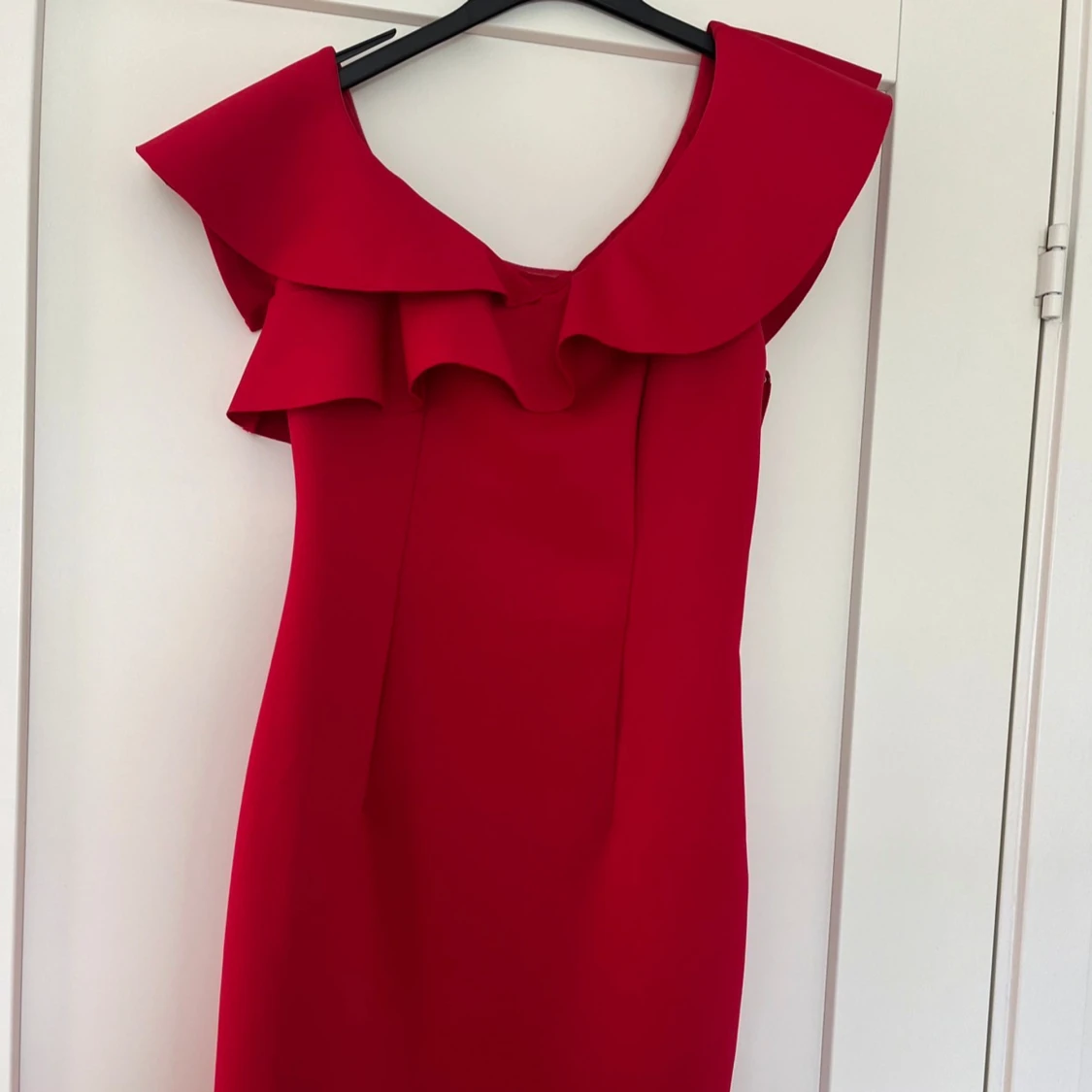 Röd klänning från Guess - 2