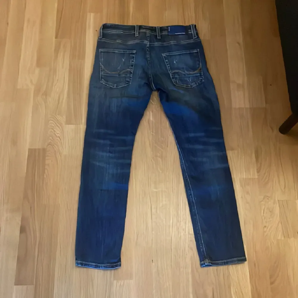 Riktigt sköna Jack and Jones byxor i storlek 32/30.. Jeans & Byxor.