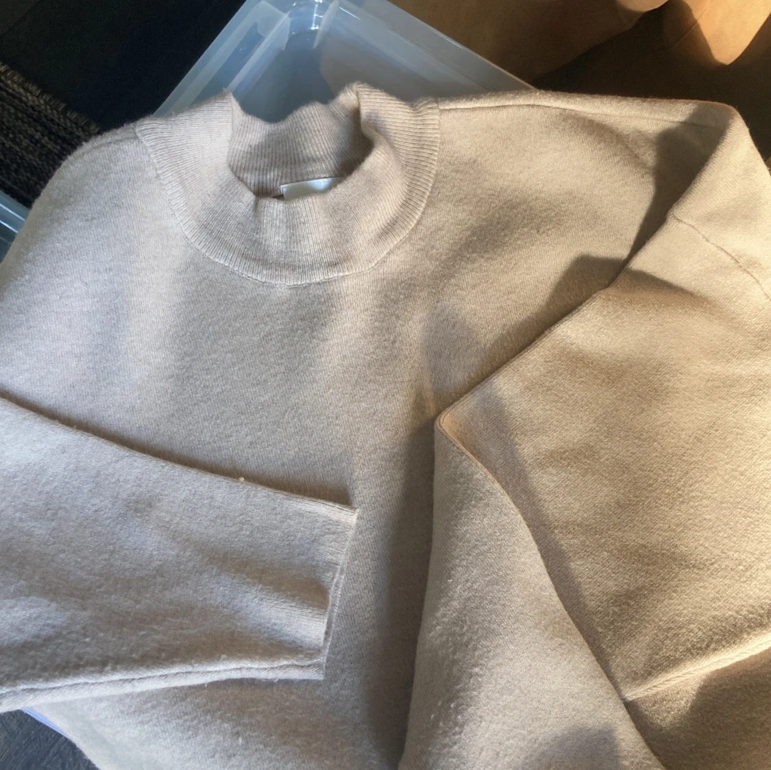 Beige stickad tröja